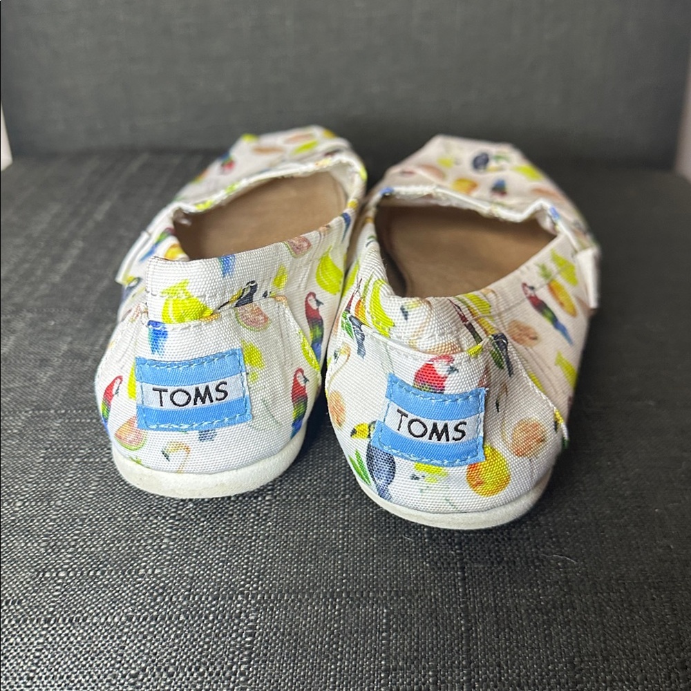 Toms Size 7 White with Colorful Fruit Tropical Print Shoes - Picture 6 of 9